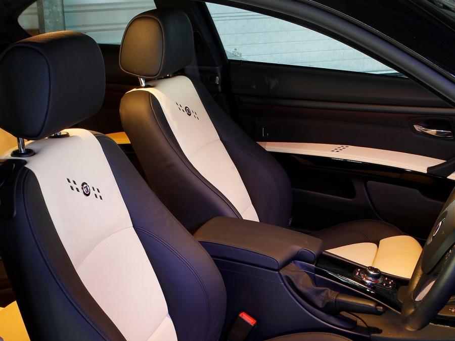 Интерьер Alpina B3 S Bi-Turbo Coupe (E92) 2010 года  (UK) (фото 4 из 8)